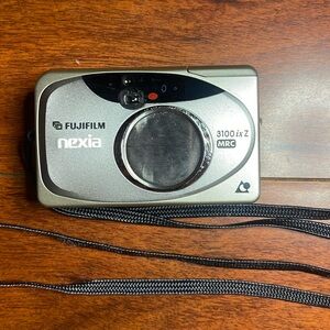 Fujifilm Nexia 3100ix Z 35mm Point & Shoot Film Camera (UNTESTED)